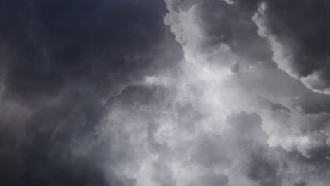 4k-Ansicht-Von-Gewittern-Und-Grauen-Wolken