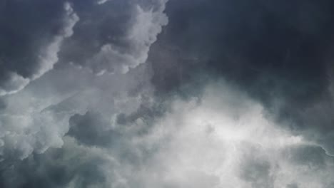 Blick-Auf-Gewitter-über-Den-Markanten-Wolken