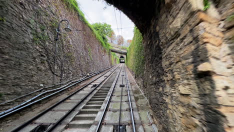 Traveling-on-the-funicular-railway-in-Bergamo-old-historic-city,-Italy