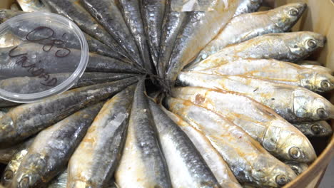 Sardinenfische,-Die-Auf-Dem-Markt-Verkauft-Werden