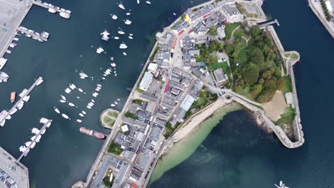 Stunning-drone-shot-of-the-old-town-of-concarneau-in-brittany-,-in-sunny-weather