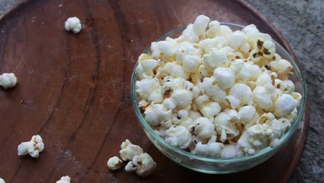 Pop-corn-on-a-wooden-bottomed-glass-container