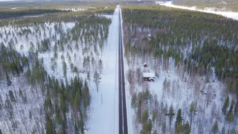 Winterliche-Eisige-Straße-Im-Finnischen-Lappland-8