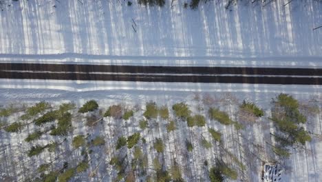 Condiciones-De-Las-Carreteras-Heladas-En-Invierno-En-La-Laponia-Finlandesa