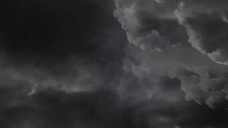 Tormenta-De-4k-En-El-Cielo-Oscuro-Con-Nubes-En-Movimiento
