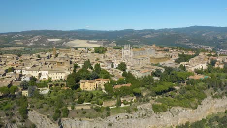 Cinematic-Establishing-Shot-of-Orvieto-Cathedral-from-Above
