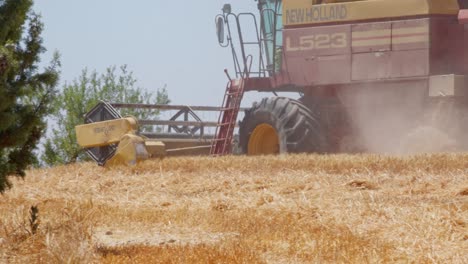 Combine-Harvesting-wheat-field-in-Spain-8