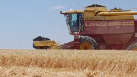Combine-Harvesting-wheat-field-in-Spain-7