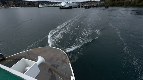 Leaving-the-dock-on-a-ferry-out-of-Bainbridge-Island,-Washington-traveling-to-Seattle---hyper-lapse