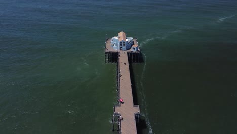 Fly-down-oceanside-pier-with-a-slow-tilt-up