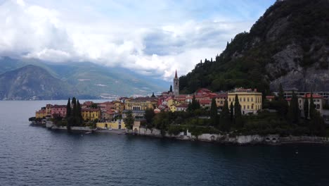 Beautiful-village-in-Lake-Como-with-dramatic-mountain-backdrop,-Italy