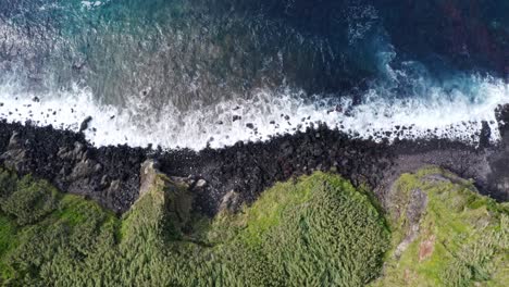 Crystal-clear-sea-waves-washing-grassy-rock-cliffs-of-Azores,-overhead