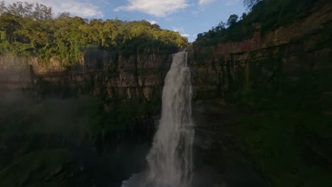 Cascading-Over-Ledge-With-Tequendama-Falls-In-San-Antonio-Del-Tequendama,-Soacha,-Cundinamarca,-Colombia