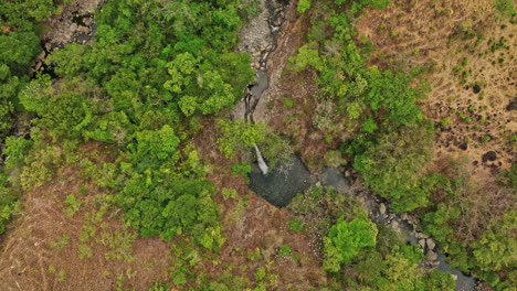 Caldera-Panama-Aerial-v4-cinematic-vertical-top-down-view,-rotating-elevation-shot-capturing-beautiful-nature-scenery-of-jaguatta-waterfall-and-fresh-water-stream---Shot-with-Mavic-3-Cine---April-2022