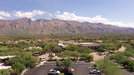 Visitor-parking-lot-at-a-luxury-Tucson-Arizona-resort-and-spa,-drone-rise