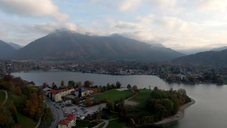 Cinematic-push-in-shot-of-lakeside-city-between-the-mountains---Tegernsee,-Germany