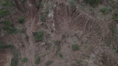 Verwitterte-Felsformationen-In-Der-Wüste-La-Tatacoa-In-Zentralkolumbien