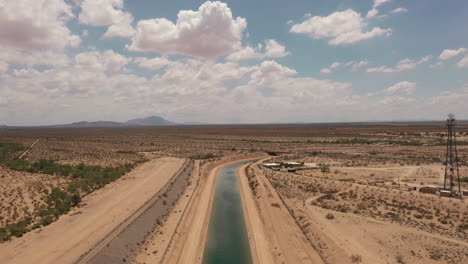 Das-Salt-Gila-Aquädukt-Im-Südlichen-Arizona,-Drohnenansicht