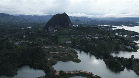 Piedra-del-Penol-Top-Notch-Aerial-Drone-Zoom-Out-Guatape-Magnificent-Stone-Town-Flying-in-Medellin-Colombia-Village