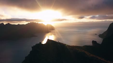 Incredible-sunset-from-a-mountain-top-in-the-Lofoten