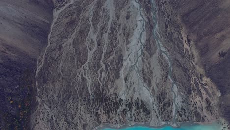 Unglaubliche-Flussmuster-Am-Fuß-Eines-Gletschers-In-Norwegen