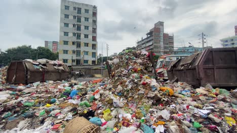 Pile-Of-Street-Garbage-Beside-Road-In-Bangladesh