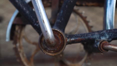 Close-up-of-the-crank-of-a-rusty-old-bicycle-with-the-chain-and-the-pedal