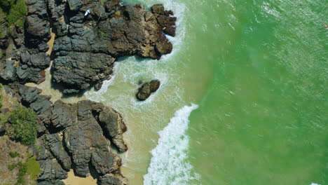 Turquoise-Ocean-Waves-Splashing-Rocky-Beach-Shore-In-Australia,-Aerial-Drone-4K