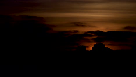 Sonnenuntergang-In-Der-Stadt-Cascais-Mit-Gebäudesilhouette,-Zeitraffer