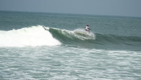 Local-Male-Surfer-Riding-Big-Ocean-Waves-In-Bali,-Indonesia
