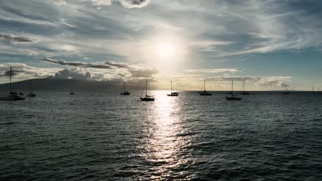 Erstaunlicher-Sonnenuntergang-Auf-Himmlischem-Himmelhintergrund-In-West-Maui