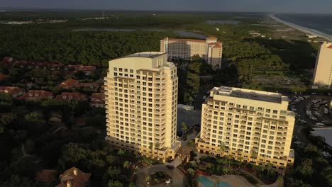 Aerial-view-panning-left-of-the-luau-condominium-in-san-destin-Florida
