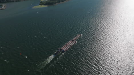 Drone-aerial-of-a-barge-traveling-down-the-Columbia-River-Gorge-3
