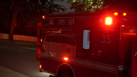 Ambulance-unit-on-an-emergency-call