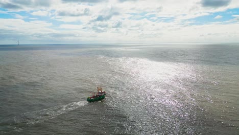 Fishing-boat,-trawler-off-the-East-Coast-of-Lincolnshire