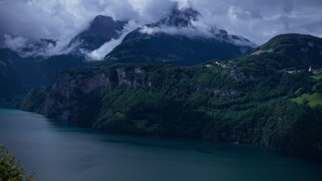 Morschach,-Suiza,-Temperamental,-Lago,-Montañas,-Nublado