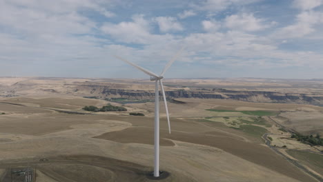 Drone-aerial-of-wind-turbines-in-southern-Washington-1
