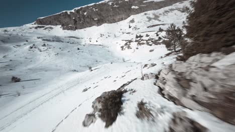 Drone-Fpv-Volando-Súper-Rápido-Sobre-El-Lado-Francés-De-La-Cordillera-De-Los-Alpes