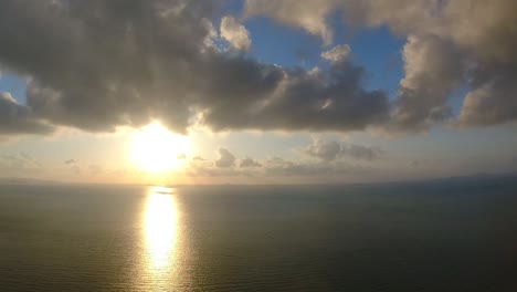 Time-lapse-of-the-suns-golden-rays-reflecting-off-the-ocean-during-sunset-with-dramatic-clouds-passing-by,-Pattaya,-Thailand
