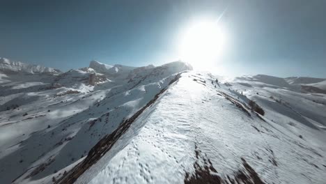 Fpv-über-Den-Französischen-Schneebedeckten-Alpen-
