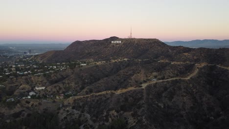 Sonnenaufgang-An-Einem-Frühen-Morgen-Zum-Hollywood-Singen-In-Kalifornien-Los-Angeles