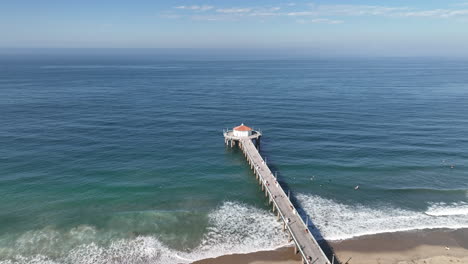 Manhattan-Beach-in-California--Ocean-view-from-a-drone