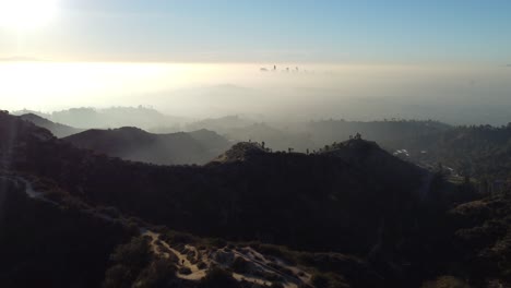 Skyline-Von-Los-Angeles-über-Dem-Nebligen-Morgen-In-Kalifornien