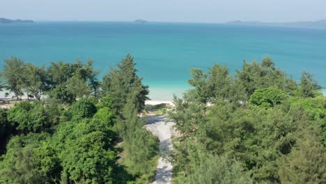 White-sand-beach-in-Co-To-Island---Vietnam-2