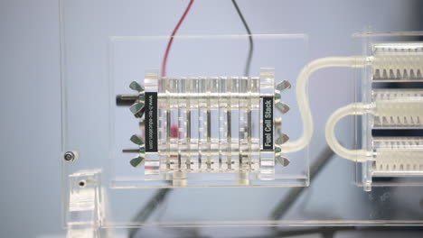 Fuel-cell-stack-to-generate-electricity-from-hydrogen-and-air