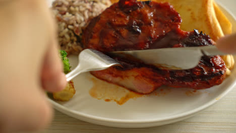 Slicing-barbecue-pork-steak-on-plate