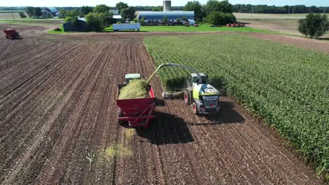 A-farming-operation-in-NE-Wisconsin-chops-and-collects-corn-for-silage-2