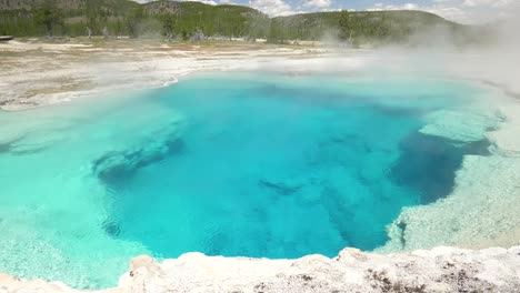 Gorgeous-vibrant-green-and-blue-hot-spring-at-Yellowstone-National-Park
