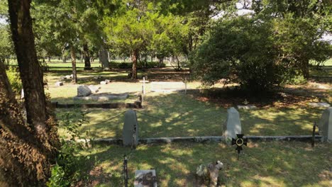 Old-cemetery-in-Point,-Alabama