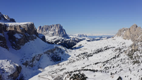 Ski-Slopes-With-Limestone-Mountain-Peaks-In-Dolomites,-Passua,-Italy